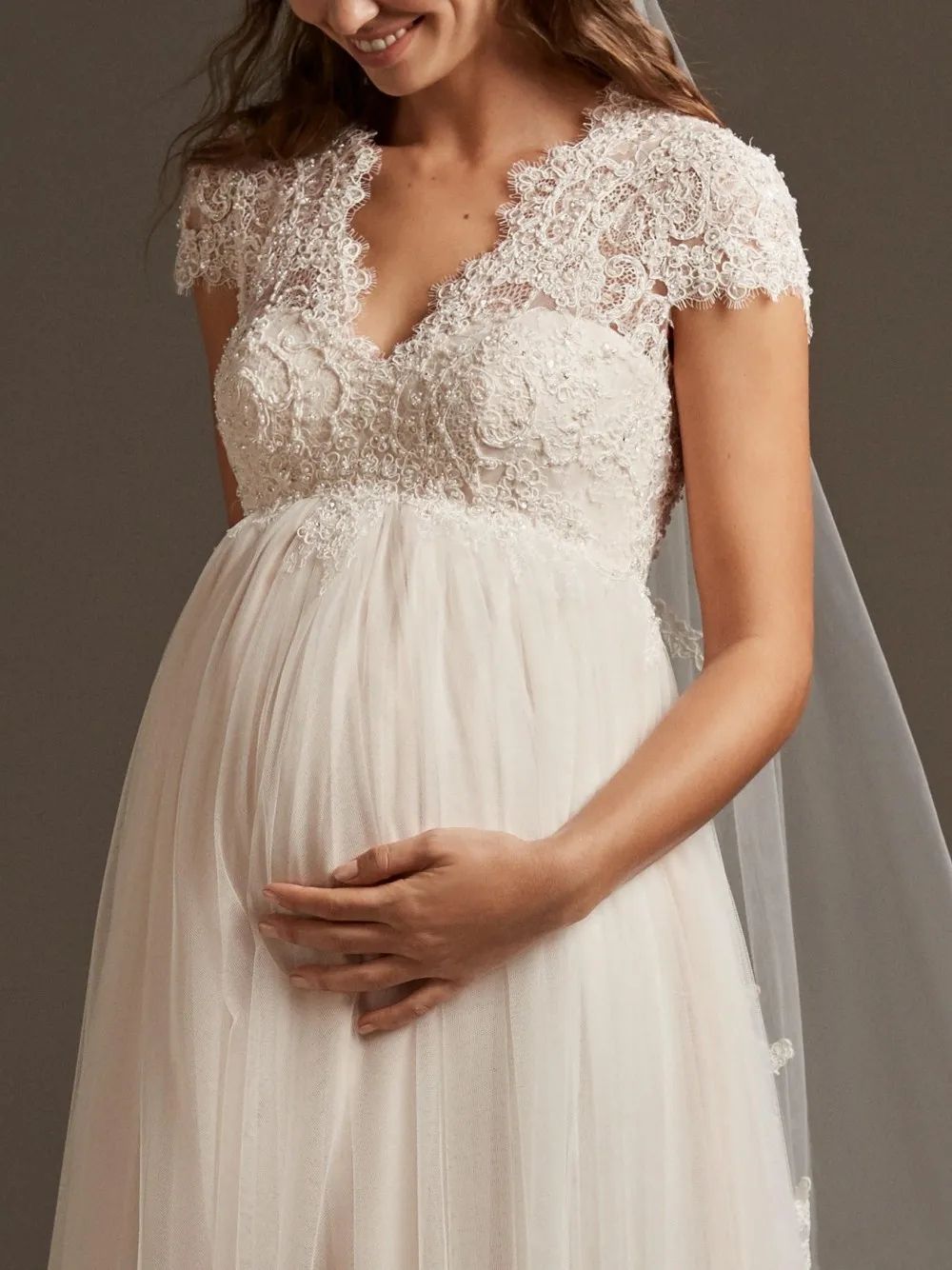 Empire Waist Wedding Gowns For Pregnant Maternity V Neck Lace Appliques Little Shiny Crystals Bridal Dresses Vintage Cap Sleeves A Line Tulle Robes de