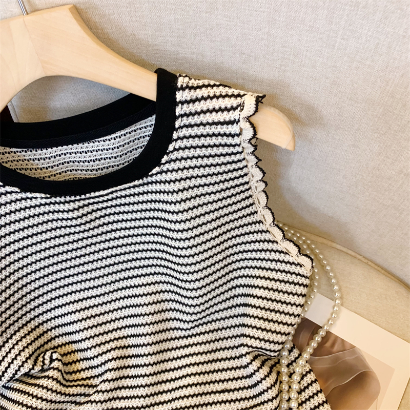 French style sleeveless vest top for women in spring summer, with a niche design that highlights thinness and covers flesh. Color blocked knit sweater