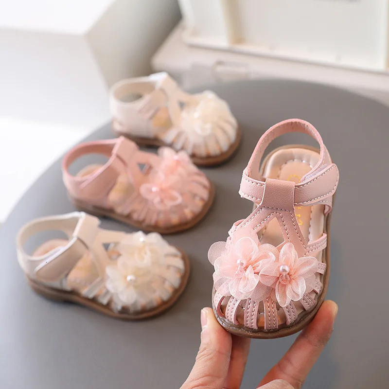 Summer Childrens Sandals Fashion Girl Little Flower Princess Sandals Student Baby Soft Sole Flat Sandals Walking Shoes H801 240704