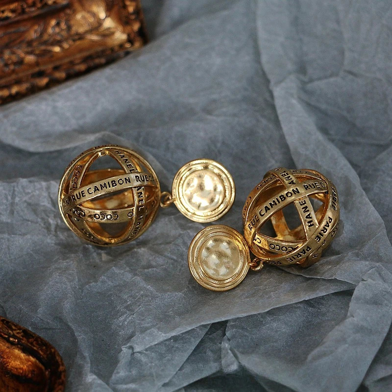 European and American fashion trends retro art heavy industry simple and versatile small gold ball shaped earrings 240710