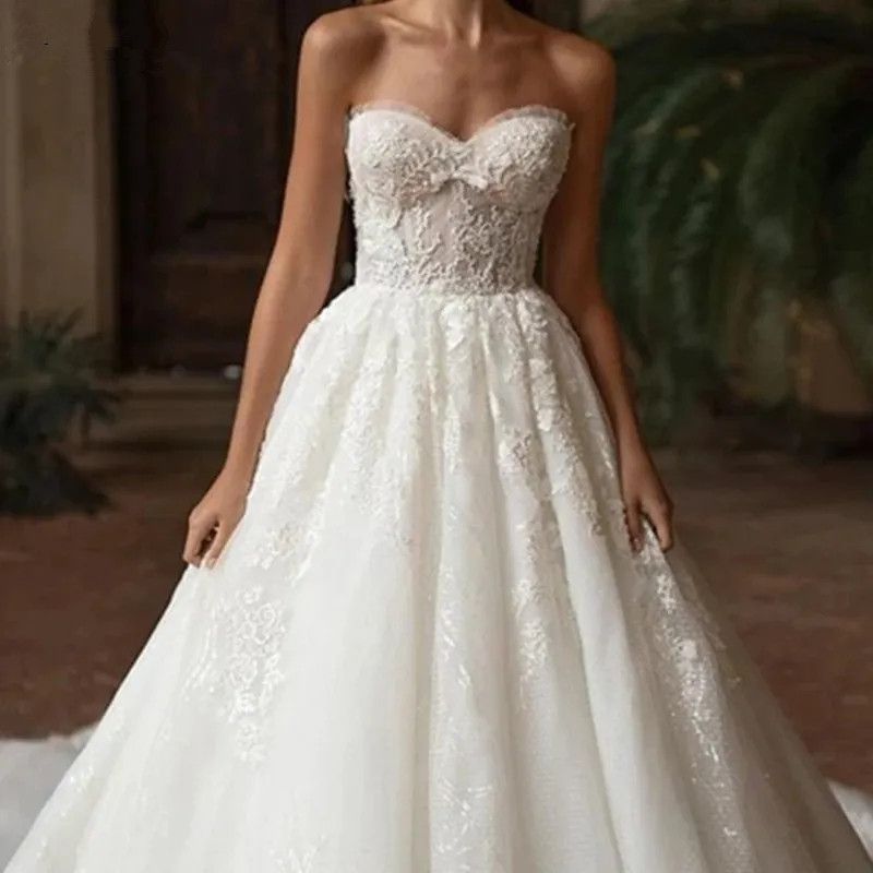 Glamorous Sweetheart Lace Appliqued Ball Gown Wedding Dresses Sexy Open Back With Long Court Train Bridal Gowns Sleeveless Formal Bride Dress Vestidos