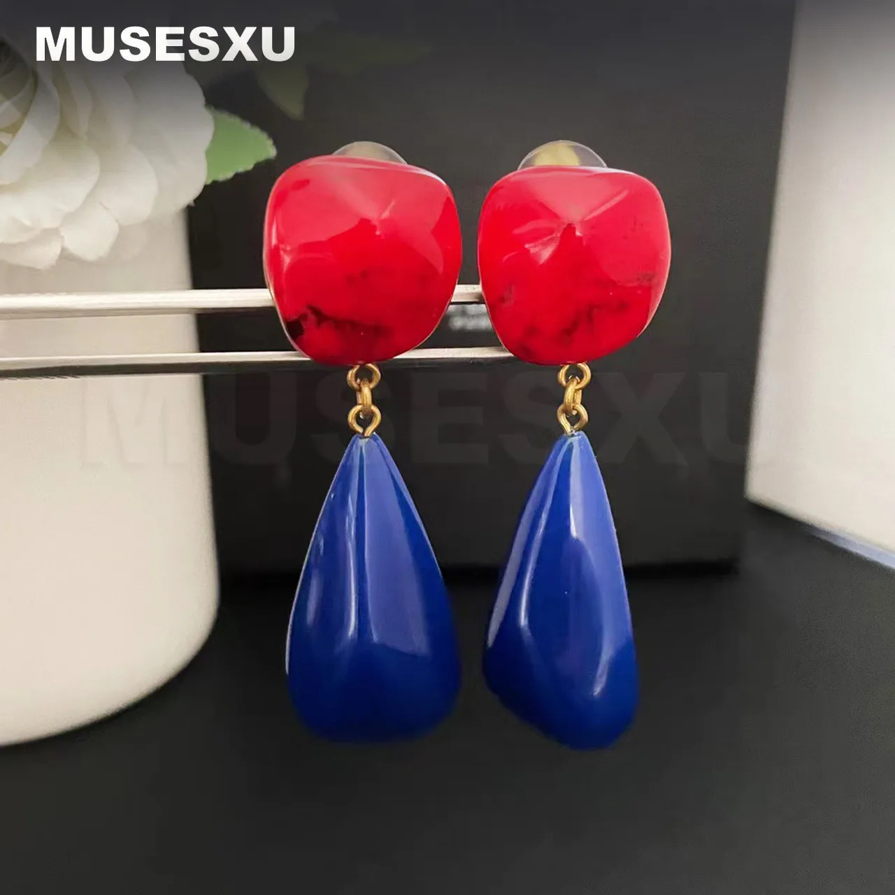 Jewelry and Accessories Treasure Blue and Red Resin Paint Pendant Earrings Clip Exaggerated Retro Earrings for Womens Gifts 240710