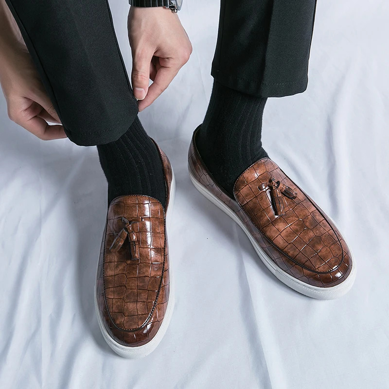 Zapatos De Hombre Loafers Mens Tassel Slip-On Comfortable Men Leather Shoes Casual Shoes Fashion Oxford Shoes Large Size 38-47 240718
