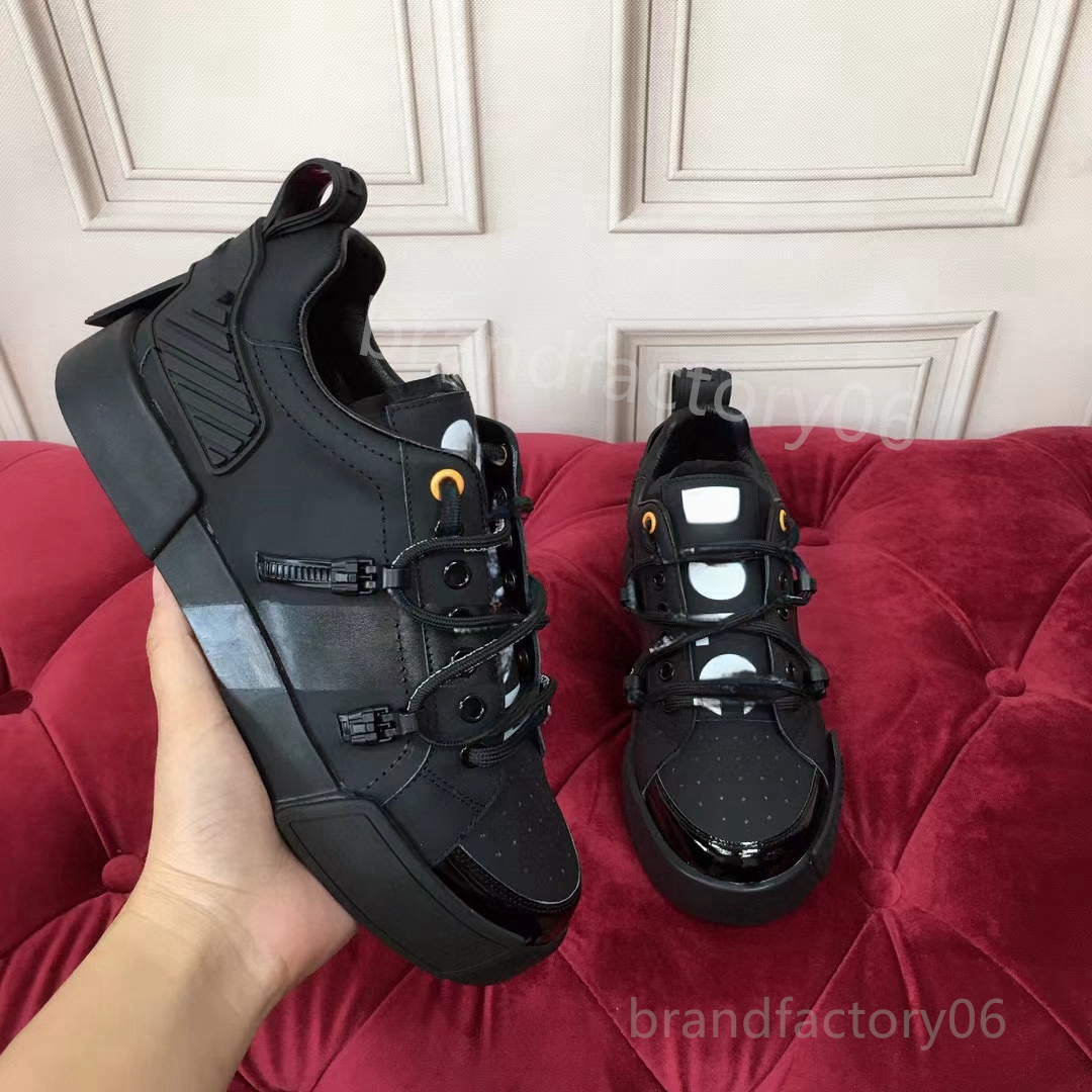 Designer Sneaker Man Shoe Mens Chaussures Luxury Trainers Black White Raven Crown Lettre Doodle Classic Genuine Leather Athleisure Womens Sneaker