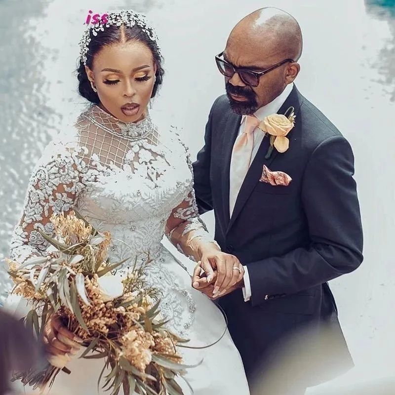 Plus Size Crystal Satin Wedding Dresses Full Sleeves Vestidos 2024 African Country Garden Bridal Gowns Gorgeous Lace Applique Custom made