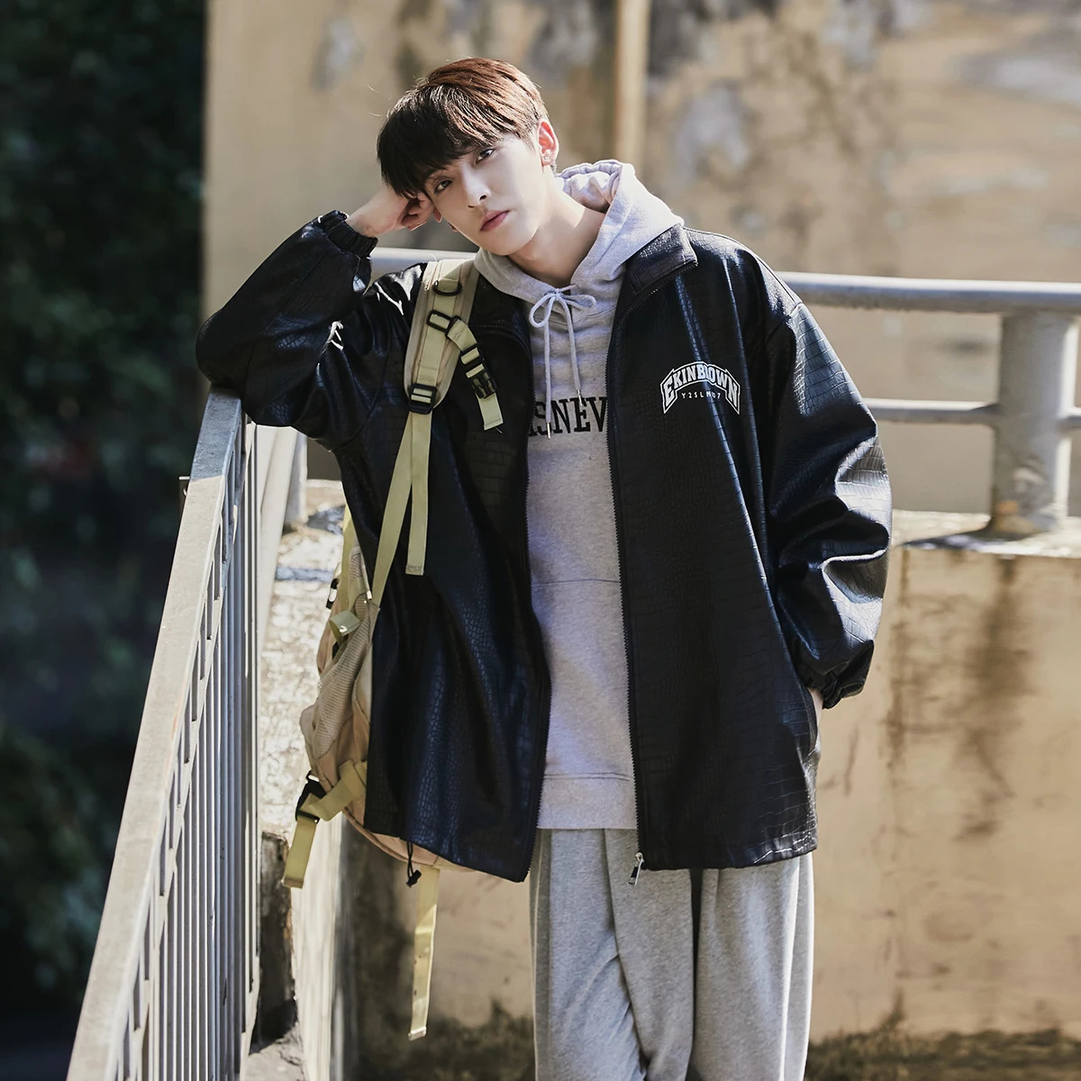 Mens Pu Leather Jacket Harajuku Retro Motorcycle Loose Couple Coat Letter Print Lapel Bomber Outwear Y2k Streetwear 240716