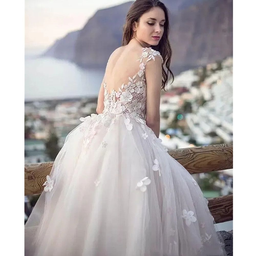 Handmade Flowers Lace Appliqued A Line Wedding Dresses Sheer Neck Cap Sleeves Boho Country Bridal Gowns Sexy Open Back Tulle Court Train Robes de Mari