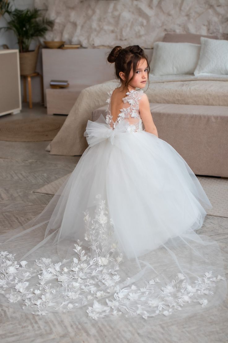 Princess Ivory Flower Girls Dresses With Detachable Bow Train 3D Floral Appliques Crew Neck Floor Length Ball Gown Wedding Party Gowns Toddler Kids Fo