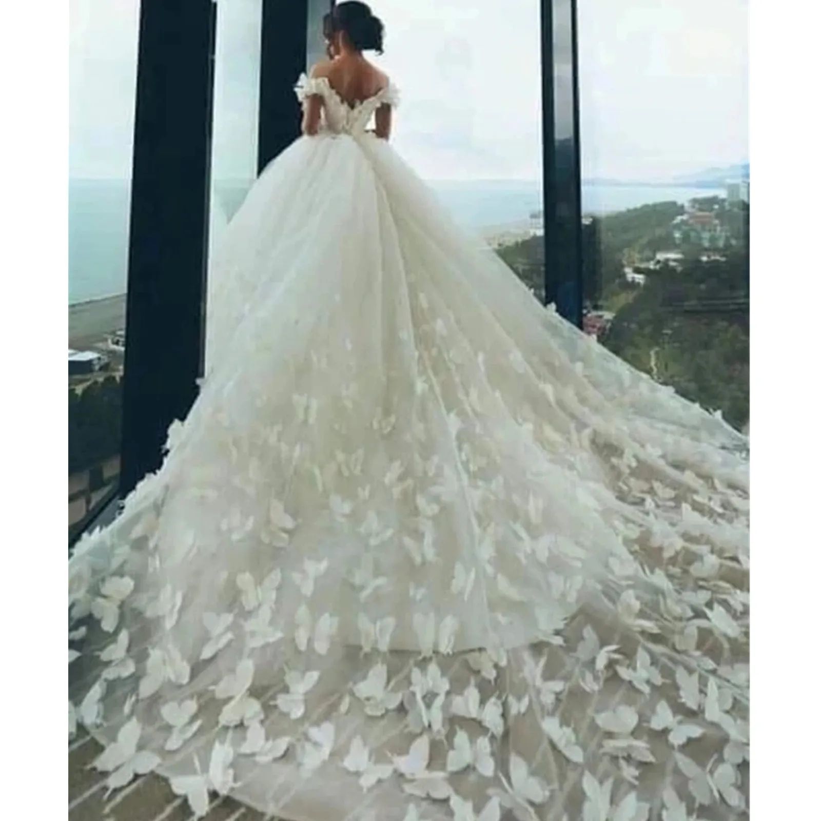 Off The Shoulder Lace Ball Gown Wedding Dresses Elegant Tulle Custom Made Bridal Gowns Vestidos De Novia Custom made 2024
