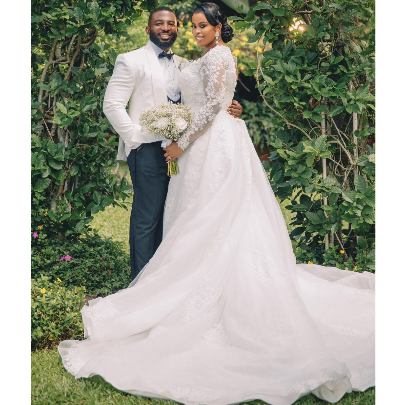 Plus Size Vintage Long Sleeves Wedding Dresses Applique Formal Bridal Gowns Chapel Garden Country Aso Ebi Bridal Gowns Custom made