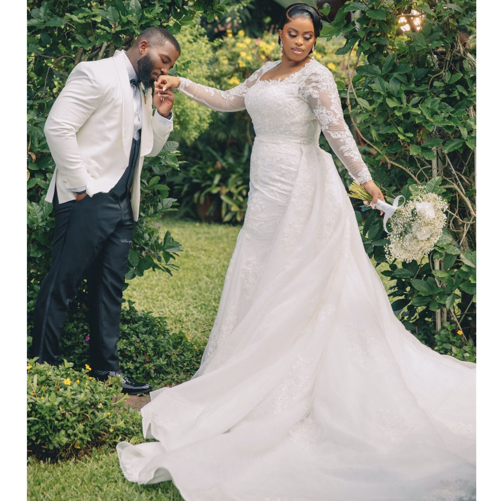 Plus Size Vintage Long Sleeves Wedding Dresses Applique Formal Bridal Gowns Chapel Garden Country Aso Ebi Bridal Gowns Custom made