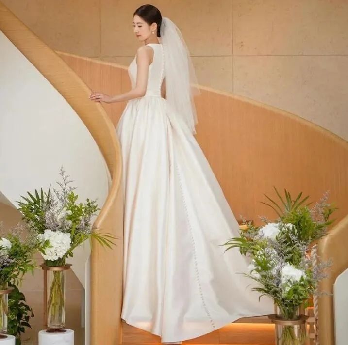 Halter Sleeveless Satin Wedding Dresses Beach Court Train Buttons Wedding Gown Custom Made