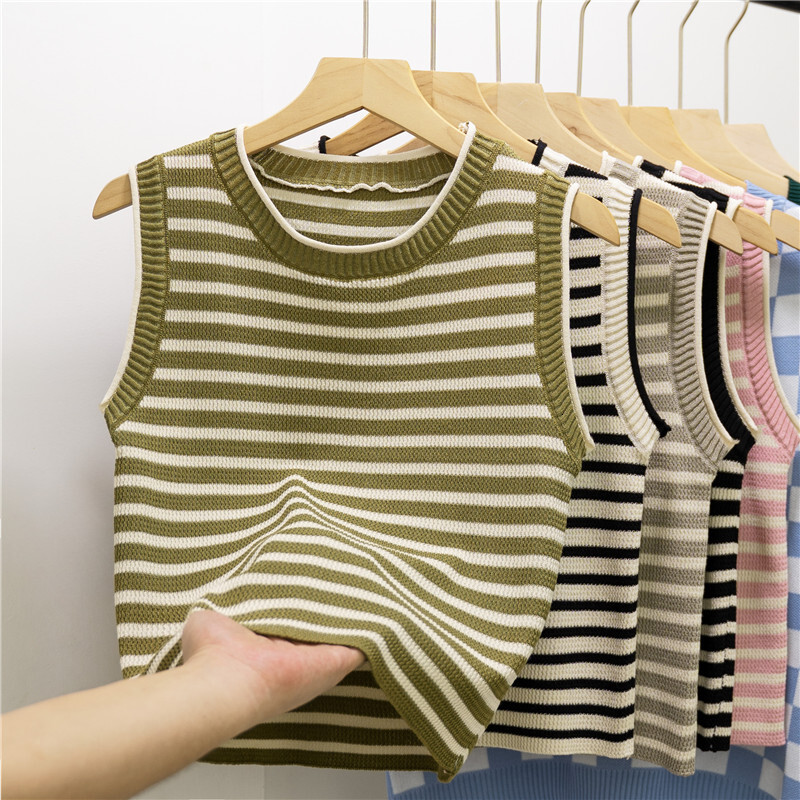 Striped suspender vest for women's summer outerwear, round neck, slim fit, and short sleeveless ice silk knit top