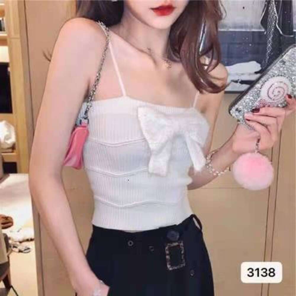 Girl style sexy with collarbone folds, black fungus edges, exposed navel, small suspender straps for outside and wearing on the inside, women's k