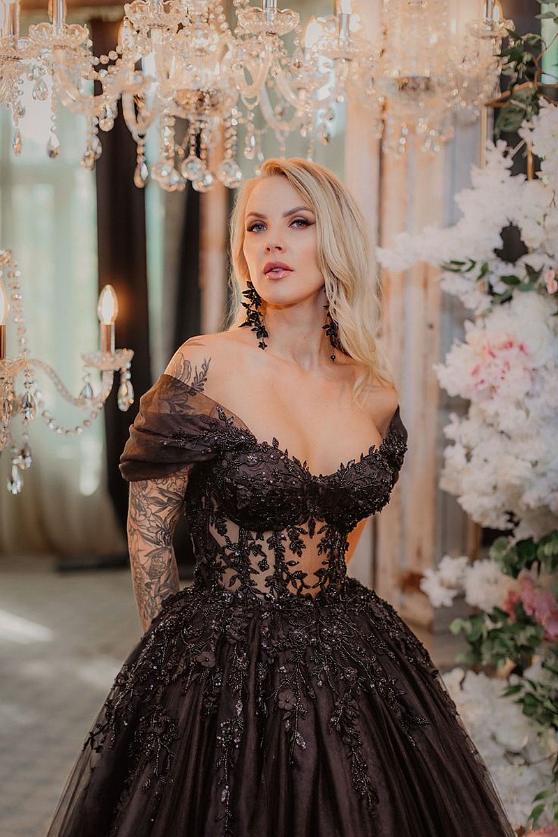 Beaded Black Gothic Wedding Dresses Off Shoulder A-Line Long Tulle Bridal Gowns Lace-Up Open Back Vintage Vestido De Novia 2024