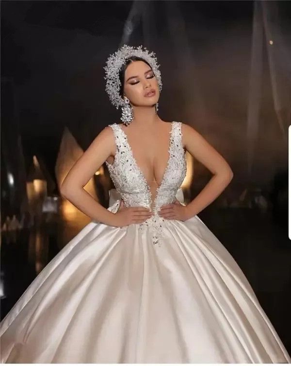 Vintage Satin Dubai Arabic Ball Gown Wedding Dresses Sexy Deep V Neck Lace Appliques Beaded Bridal Dresses Backless Court Train Plus Size Vestidos De 