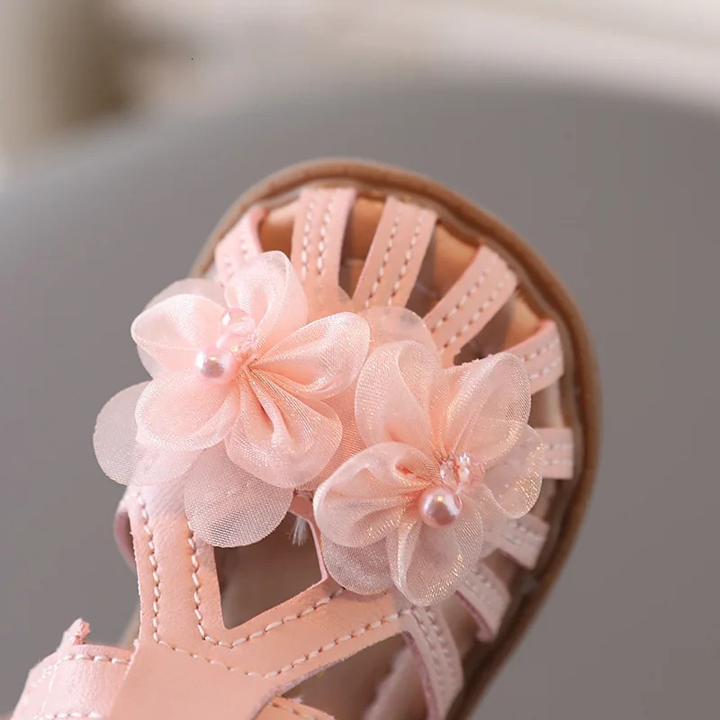 Summer Childrens Sandals Fashion Girl Little Flower Princess Sandals Student Baby Soft Sole Flat Sandals Walking Shoes H801 240704