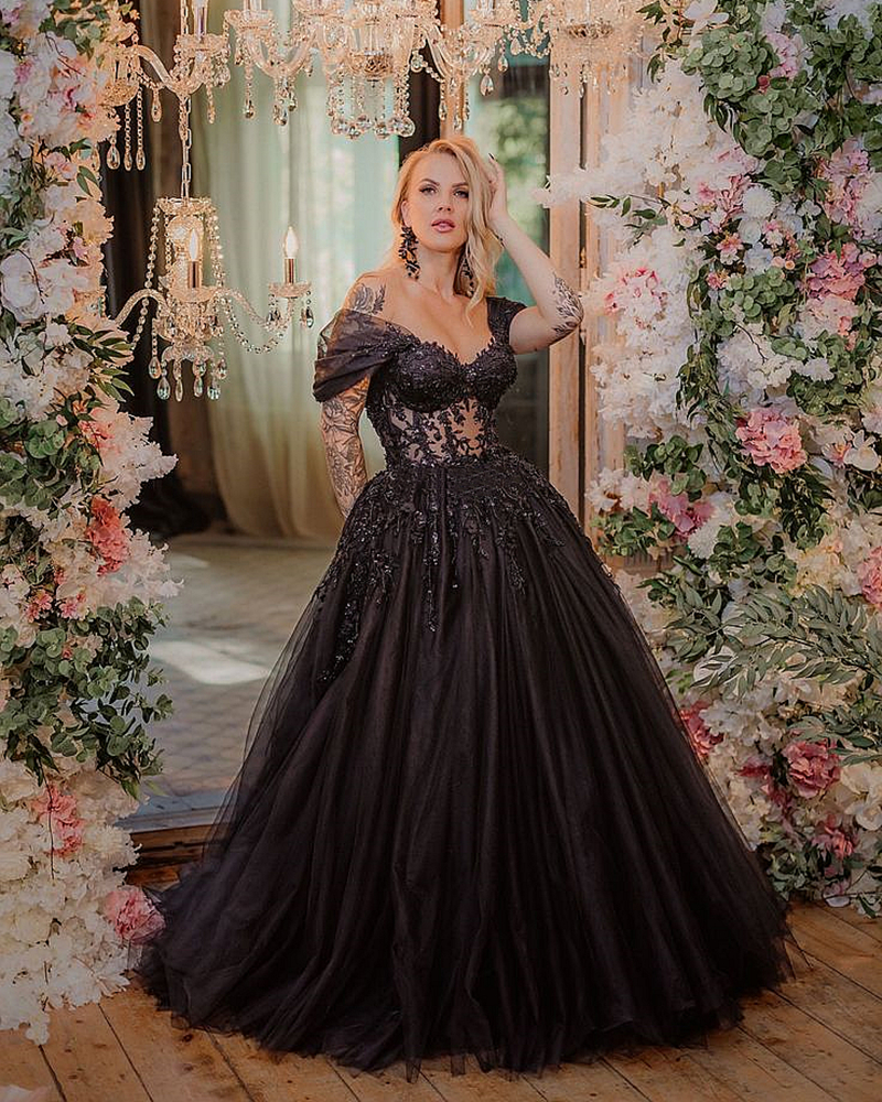 Beaded Black Gothic Wedding Dresses Off Shoulder A-Line Long Tulle Bridal Gowns Lace-Up Open Back Vintage Vestido De Novia 2024