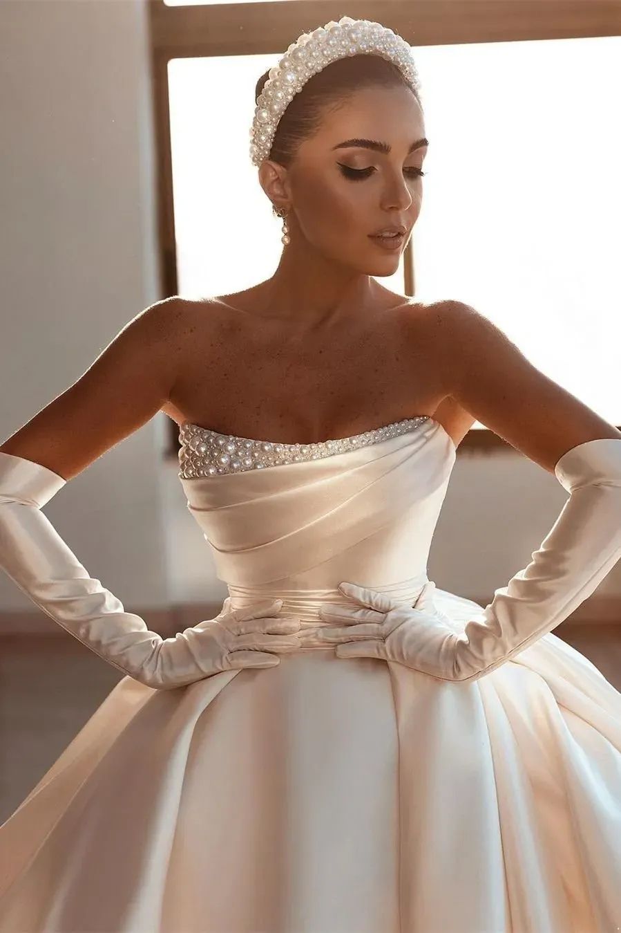 Royal Ivory Satin Dubai Arabic Wedding Dresses Sexy Beads Strapless Backless Ruched Long Train Bridal Gowns With Big Bow Robes 2024 BC14905 Custom Mad