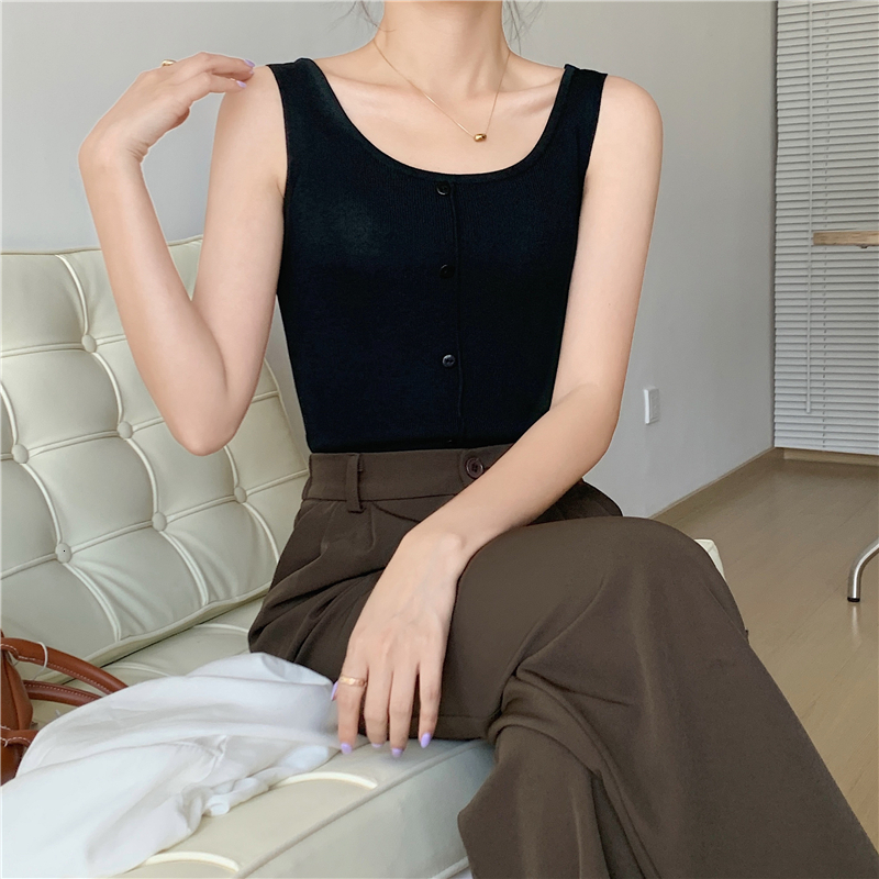 Summer 2022 new design sense niche small suspender square neck top for women, wearing inside and outside with a 7-color vest
