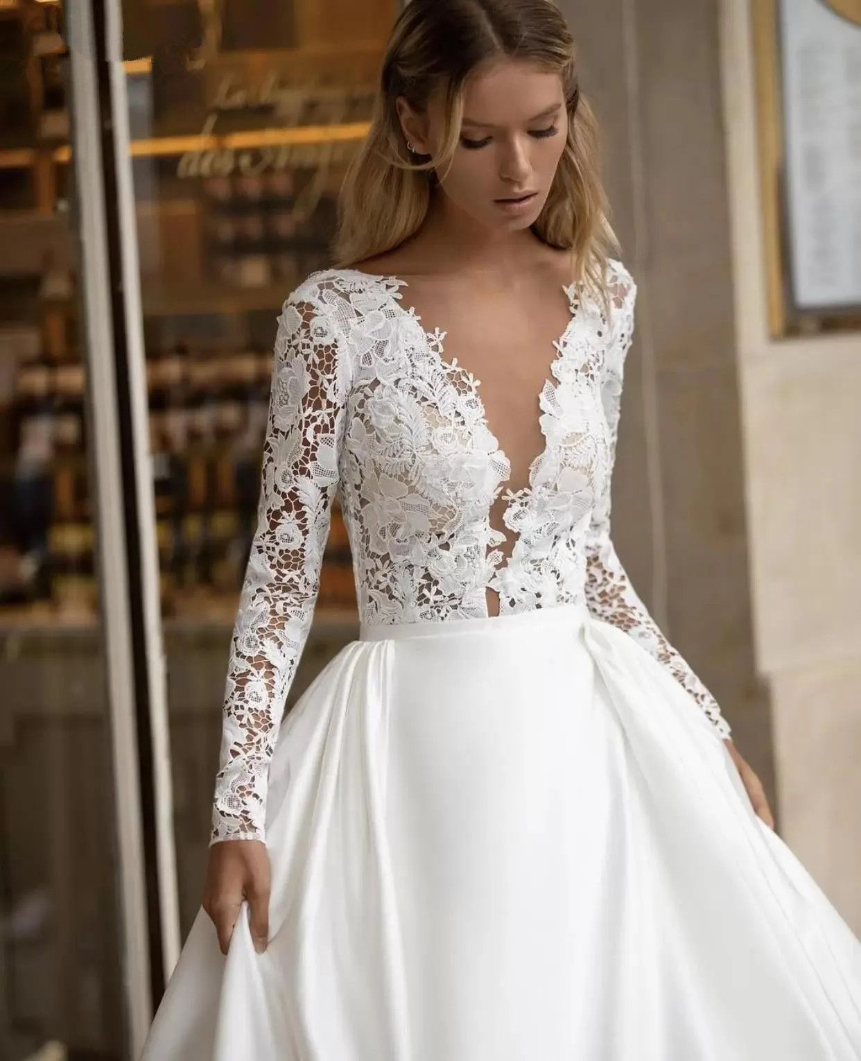 Long Sleeved Lace Ball Gown Wedding Dresses V Neck Backless Satin Vintage Bridal Gowns Custom Made