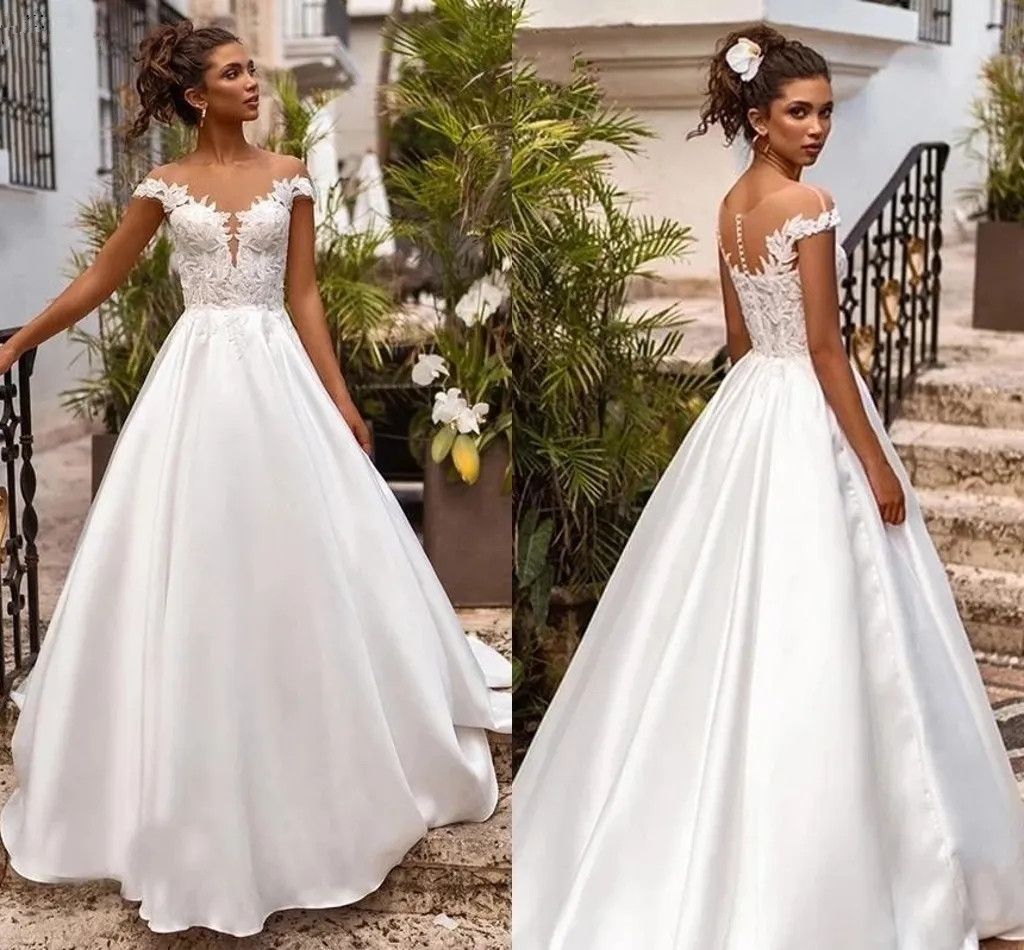 Plus Size V Neck A Line Wedding Dresses Romantic Tulle Lace Appliqued Boho Rustic Train Open Back Sexy Bride Women Robes de Mariee Custom Made