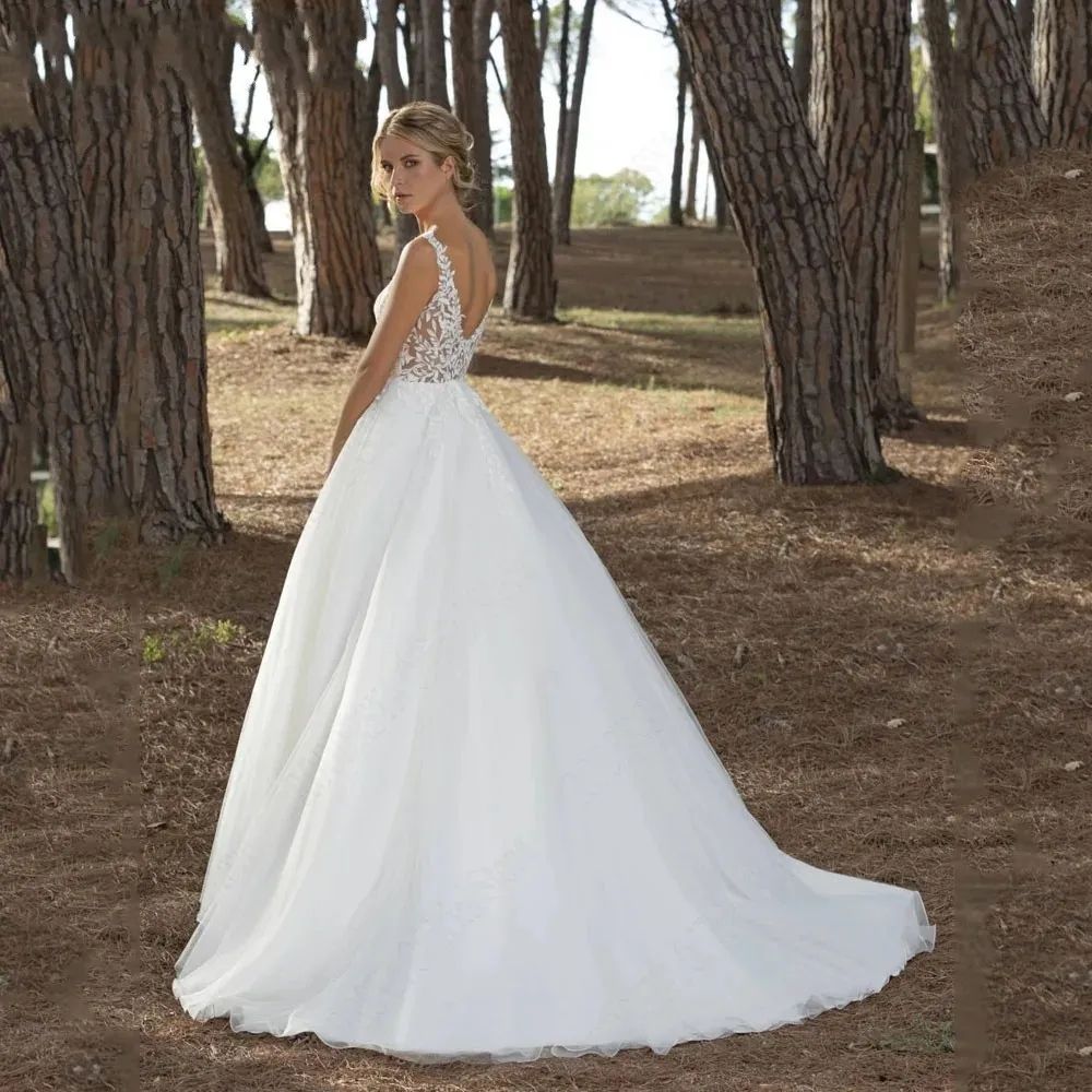 Plus Size V Neck A Line Wedding Dresses Romantic Tulle Lace Appliqued Boho Rustic Train Open Back Sexy Bride Women Robes de Mariee Custom Made2