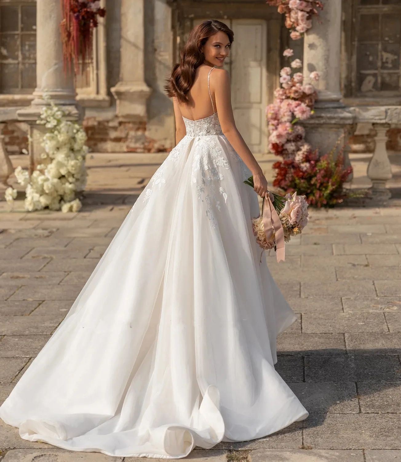 Sexy V Neck Spaghetti Straps A Line Wedding Dresses Lace Appliqued Front Split Vestidos Bridal Gowns Boho Garden Beach Backless Reception Dress For Br
