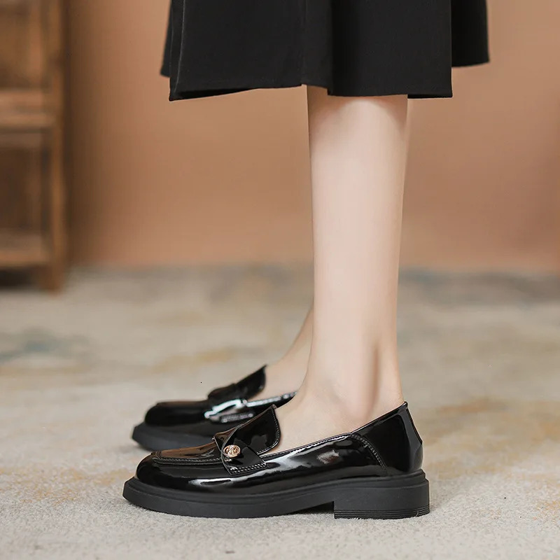 Casual Woman Shoe Round Toe Loafers With Fur Oxfords British Style Black Flats Summer Slip-on Retro Leather Preppy Lace-Up S 240708