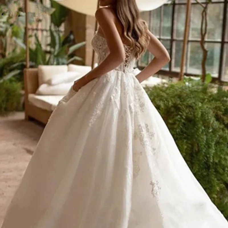 Glamorous Sweetheart Lace Appliqued Ball Gown Wedding Dresses Sexy Open Back With Long Court Train Bridal Gowns Sleeveless Formal Bride Dress Vestidos