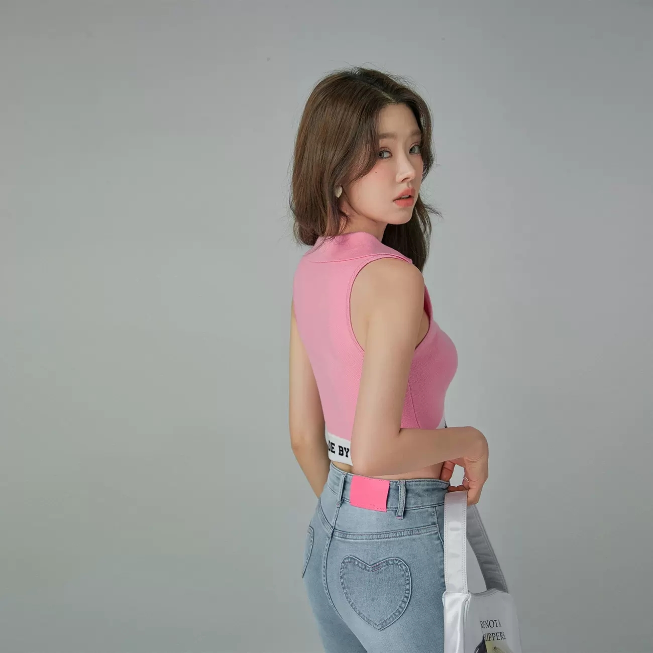 CHUU Color Contrasting Letter Knitted Sleeveless Vest for Women 2023 Spring New Style Spicy Girl Outwear Slim Short Top