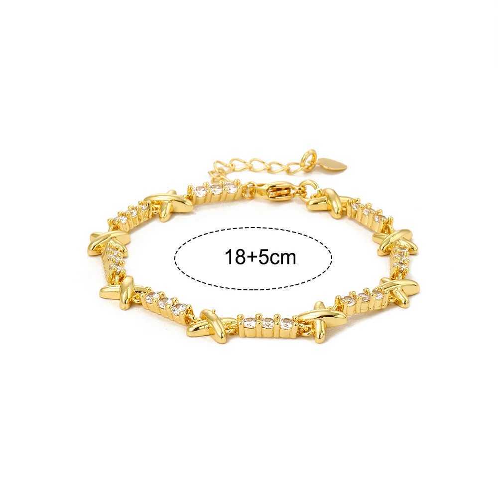 Pendant Necklaces Chunky X Cross Choker Necklace For Women Aesthetic Crosses Gold Color Crystal Chain on Neck Collar Statement Fashion Jewelry J240719