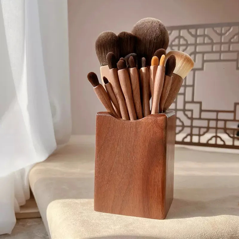 Walnut Makeup Brushes Set Professiona High Quality Powder Bronze Blending Foundation Sculpting Eyeshadow Cosmetic Brush Kits 240718