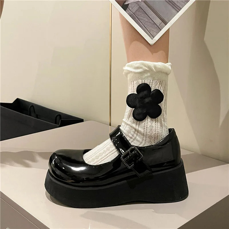 Sweet Chunky Platform Mary Janes Women Fashion Ankle Buckle Patent Leather Pumps Woman Round Toe Thick Bottom Lolita Shoes 240718