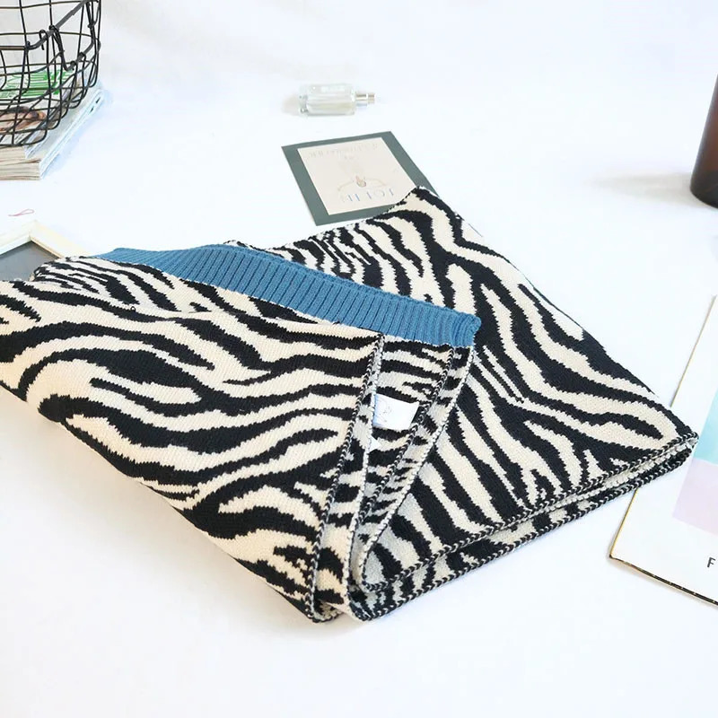 Fashion Winter Scarf Zebra Print Knitted Scarves Wraps Sharp Angle Shawls Warm Long Narrow Sweet Girl Small Skinny Neckerchief 240712