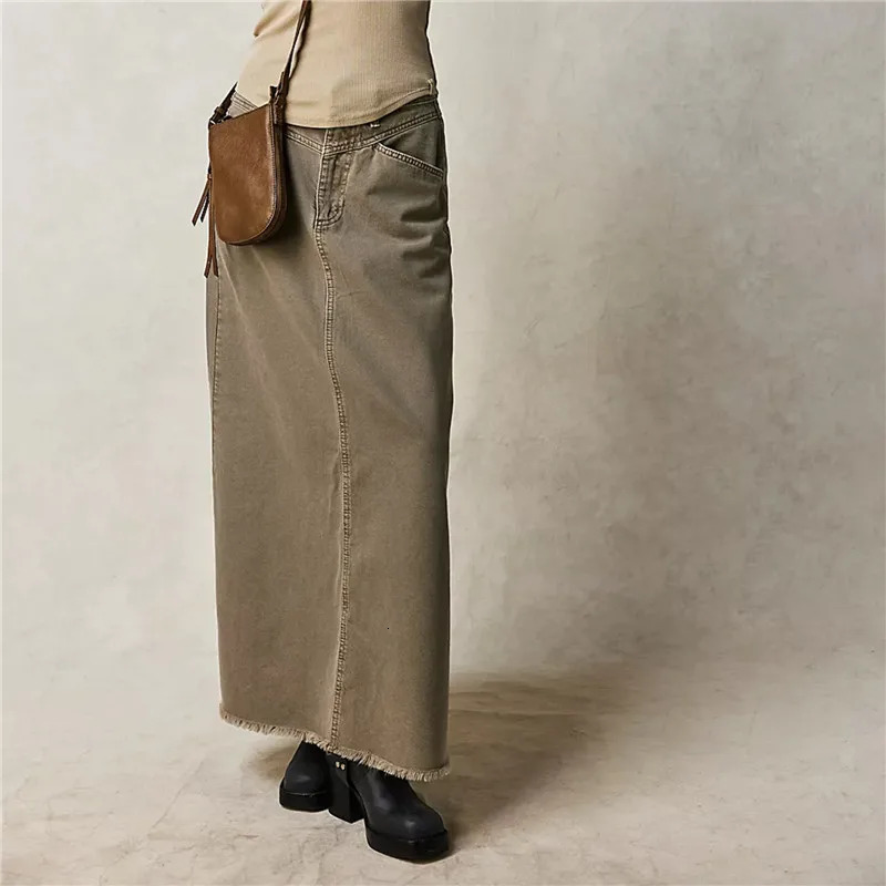 Vintage Women Denim Maxi Skirt Raw Hem A-Line Jean Skirt Casual Y2K Fashion High Waisted Long Denim Skirt with Pockets 240715