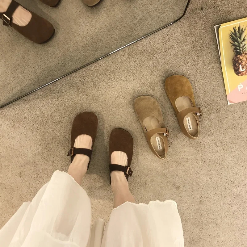Shallow Mouthed Flat Sole Single Shoe for Women Spring and Autumn Soft Sole Bean Shoes Round Toe Retro Mary Jane Shoes 240719