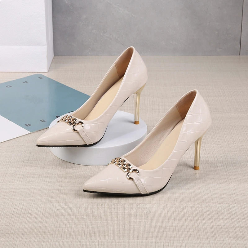 Womens fashion high heels fall pointy shallow mouth metal chain patent leather plaid single shoes 240718