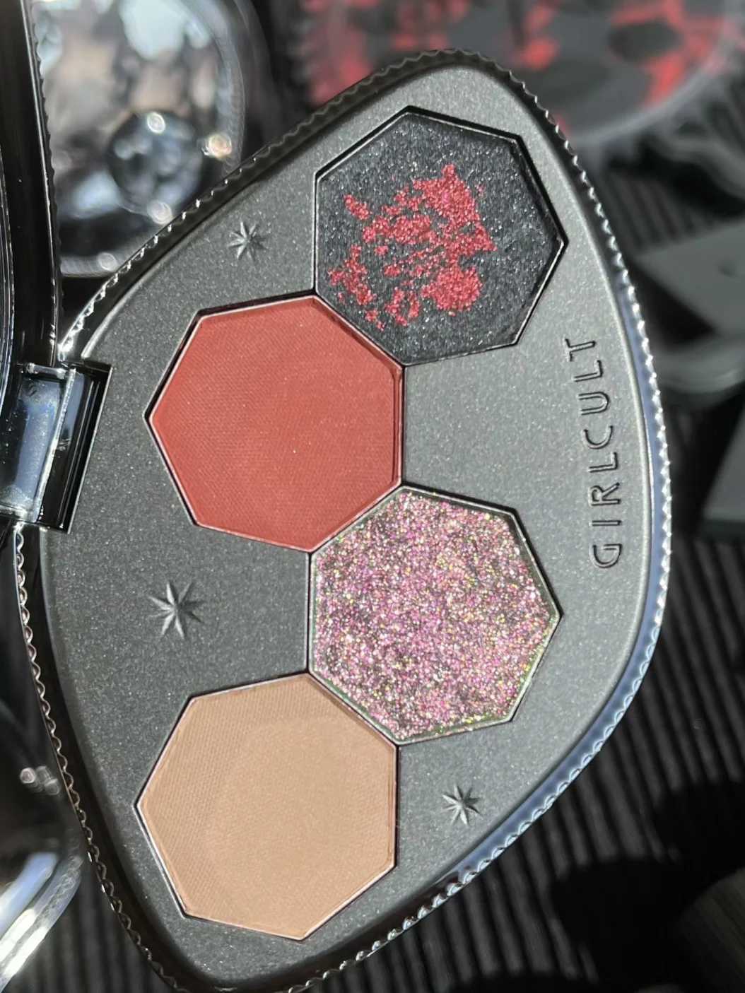 Girlcult 4 Color Eyeshadow Palette Shimmer Black Red Matte Chameleon Eye Shadow Vegan Halloween Make Up Sets Cosmetics Full SetXJ250520