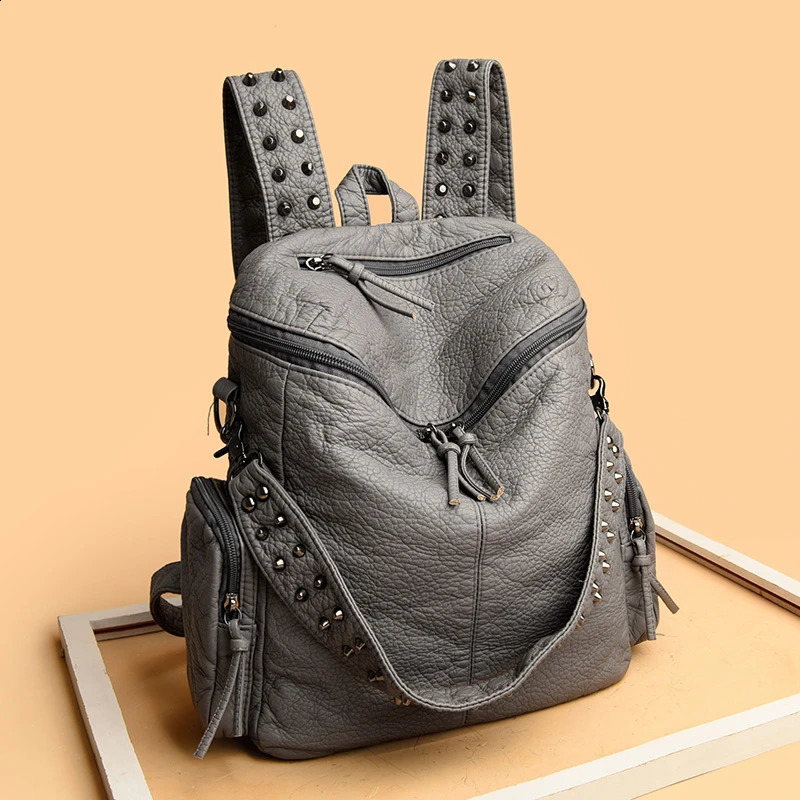 Designer Women Backpacks Genuine Leather hot Fashion Rucksack Womens Rivet Travel Backpack Large Capacity School Bag Daily Use