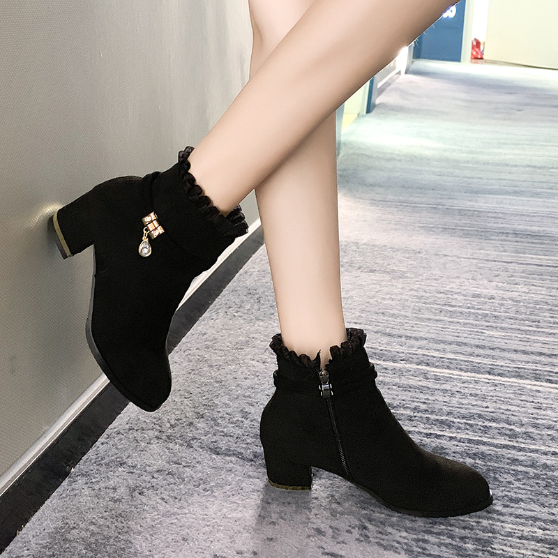 Designer Shoes In Black And White Women Boots Autumn Winter Plus Size 35-40 Fashion Shoes Versatile Trendy Free Shipping