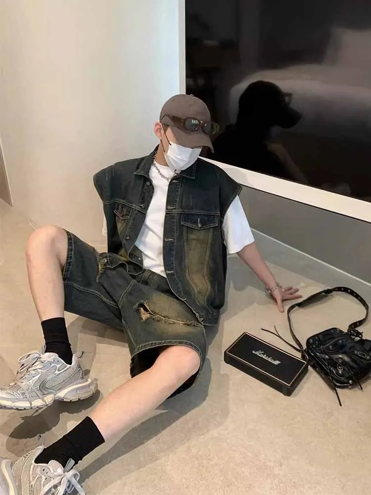 High Street Retro Denim Set Men Sleeveless Cargo Cowboy Vestloose Jean Shorts Male Two Piece Sets Harajuku Casual Suits Summer 240715