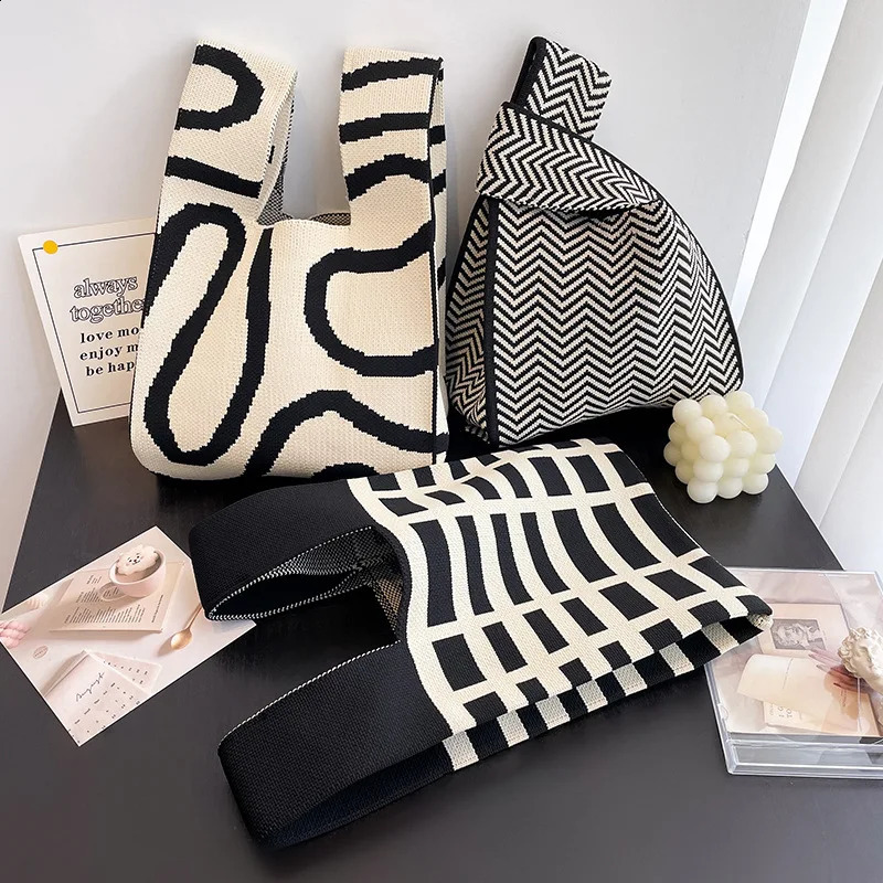 Womens wrist bag handmade knitted handbag portable mini bar mobile phone large capacity autumn and winter y240722Zl