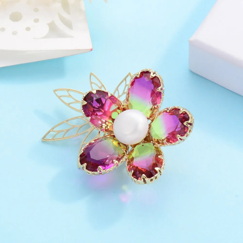 Hongye Freshwater Pearl Flower Brooches for Women Gold Brooch Sweater Pins Fine Jewelry Bouquet Party Wedding Accessories 240713