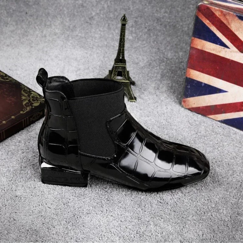 Lacquer Leather Short Boots Women Four Seasons British Fashion Plush Comfort Outdoor Walking Casual Shoes 240718