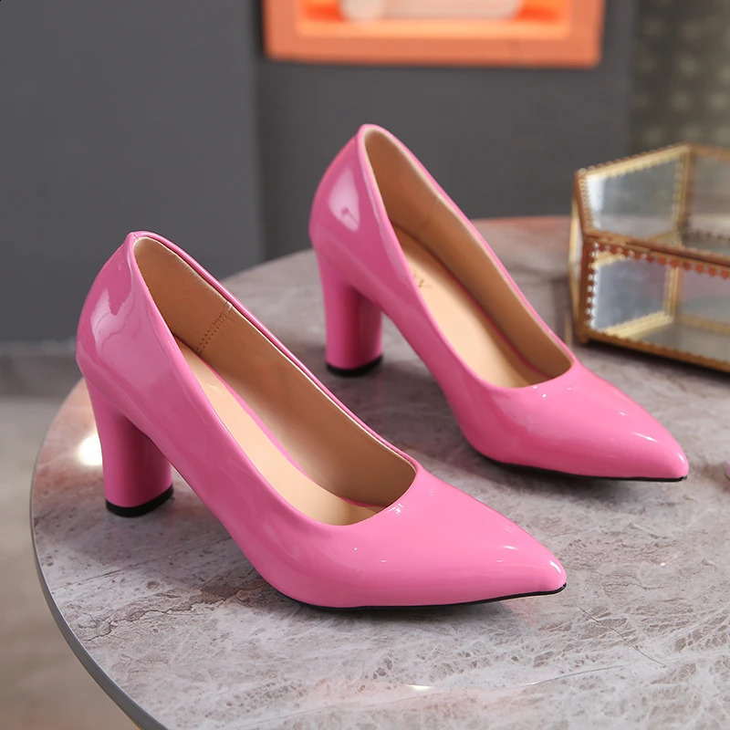 Summer Outwear Womens Large Heels Pointed Solid Color Light Mouth Versatile Comfortable Single Shoes for Women 240718