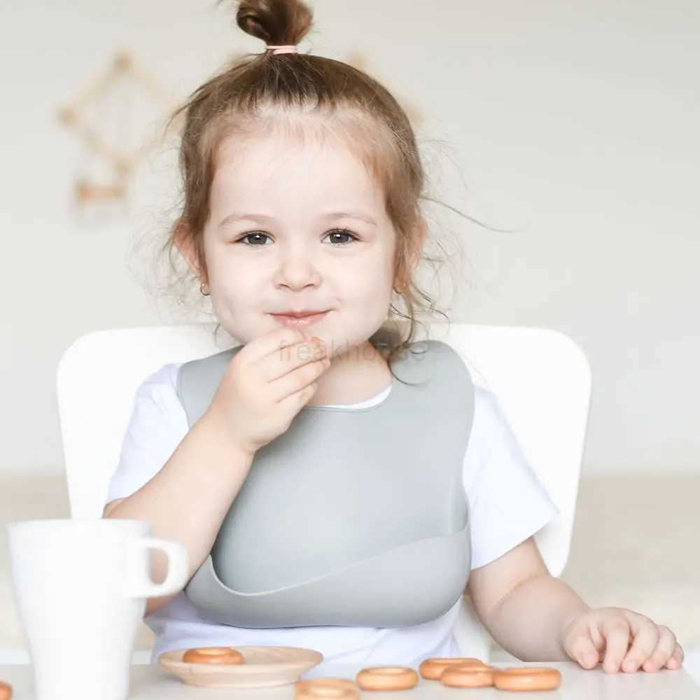 Fashionable Silicon Breastplate Baby Bib Waterproof Solid Infant Bandana Bibs Newborn Feeding Burp Cloth Drooling Scarf DropshipCL240722