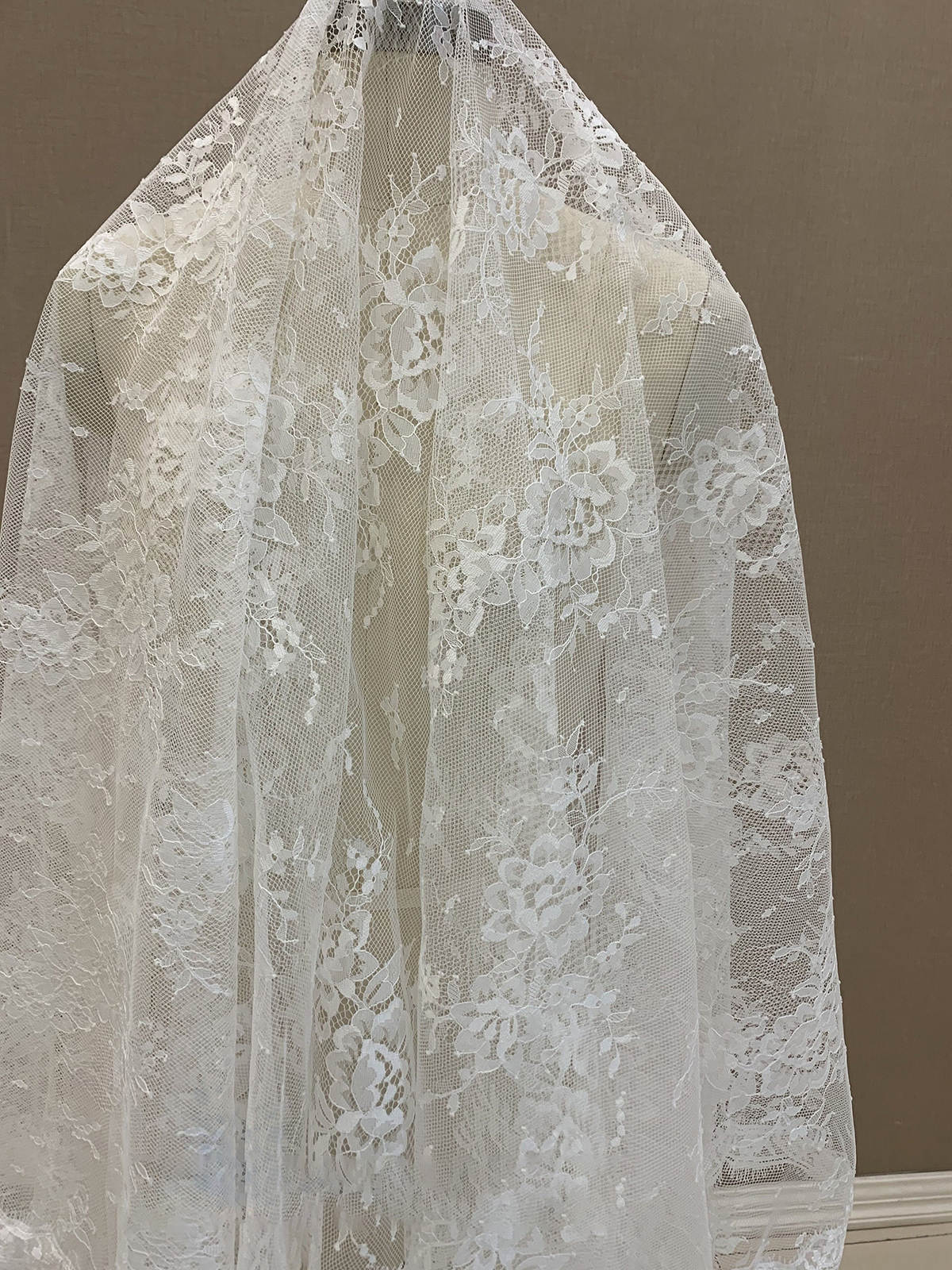 Elegant 2m Bridal Veils Chapel Length Wedding Dresses For Women Lace Veil Ivory Voile Bride Sexy Accessories Vestido De Noiva