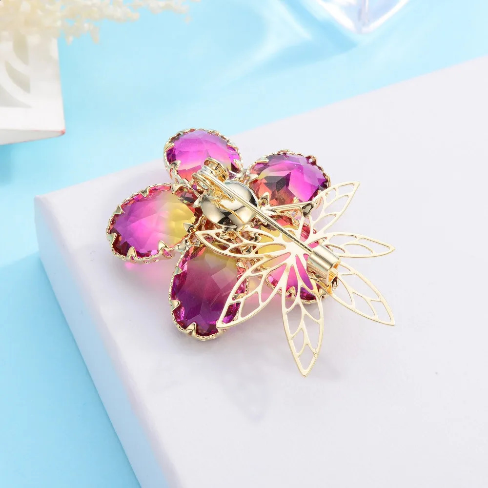 Hongye Freshwater Pearl Flower Brooches for Women Gold Brooch Sweater Pins Fine Jewelry Bouquet Party Wedding Accessories 240713