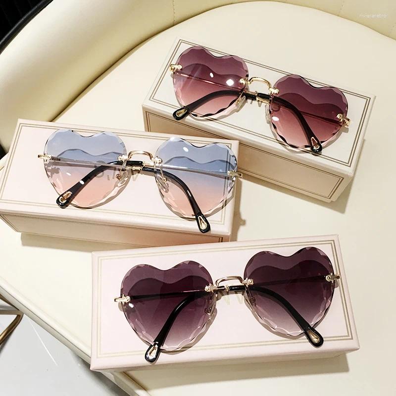 Sunglasses Love Heart Shaped Women Brand Design 2024 Rimless Cat Eye Frame 90S Sun Glasses Clear Lens Gradient Shades S335